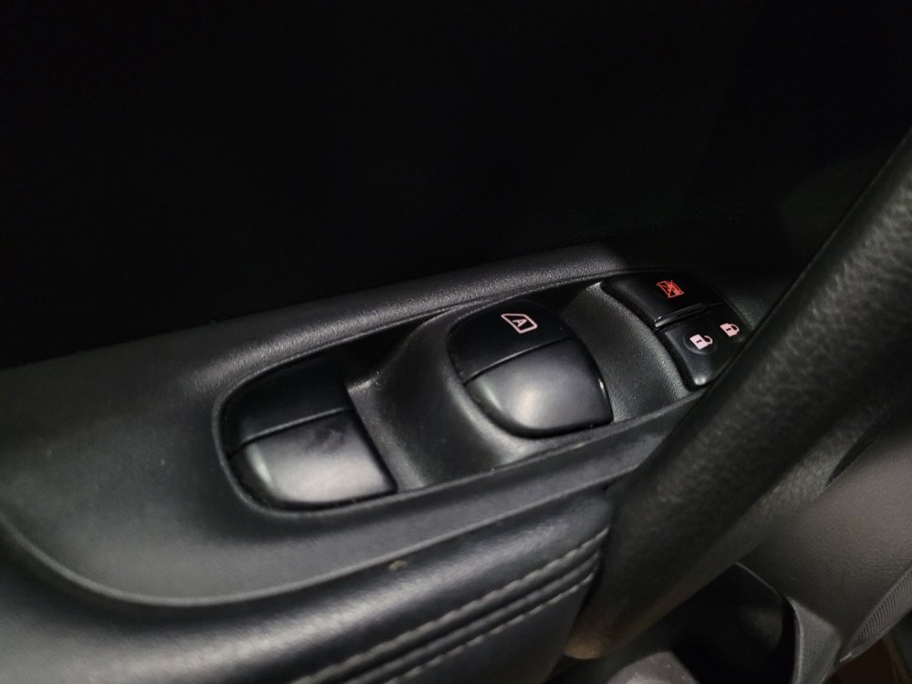 Used 2018 Nissan Rogue S AWD/4WD image 27