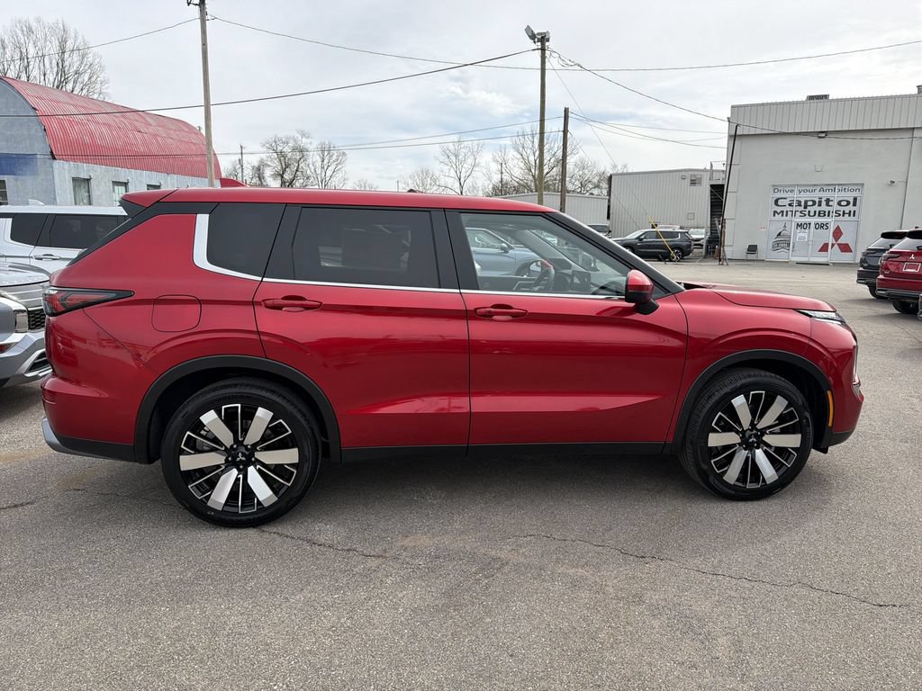 New 2026 Mitsubishi Outlander SE AWD/4WD image 2