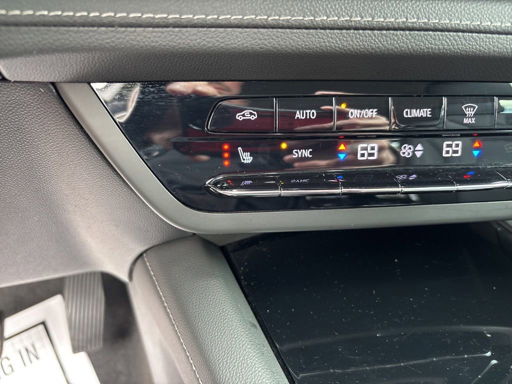 Used 2023 Buick Envision Essence AWD/4WD image 33