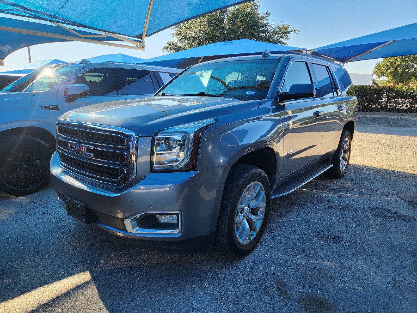Used 2018 GMC Yukon SLE w/ SLE Value Package AWD/4WD image 2