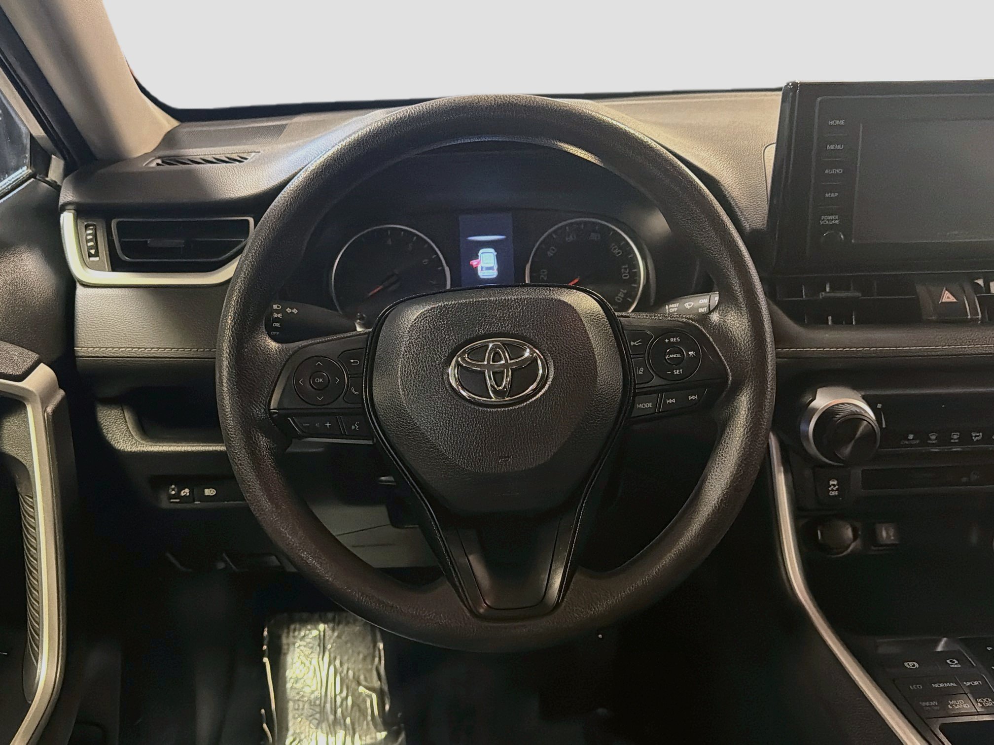 Used 2019 Toyota RAV4 LE AWD/4WD image 17