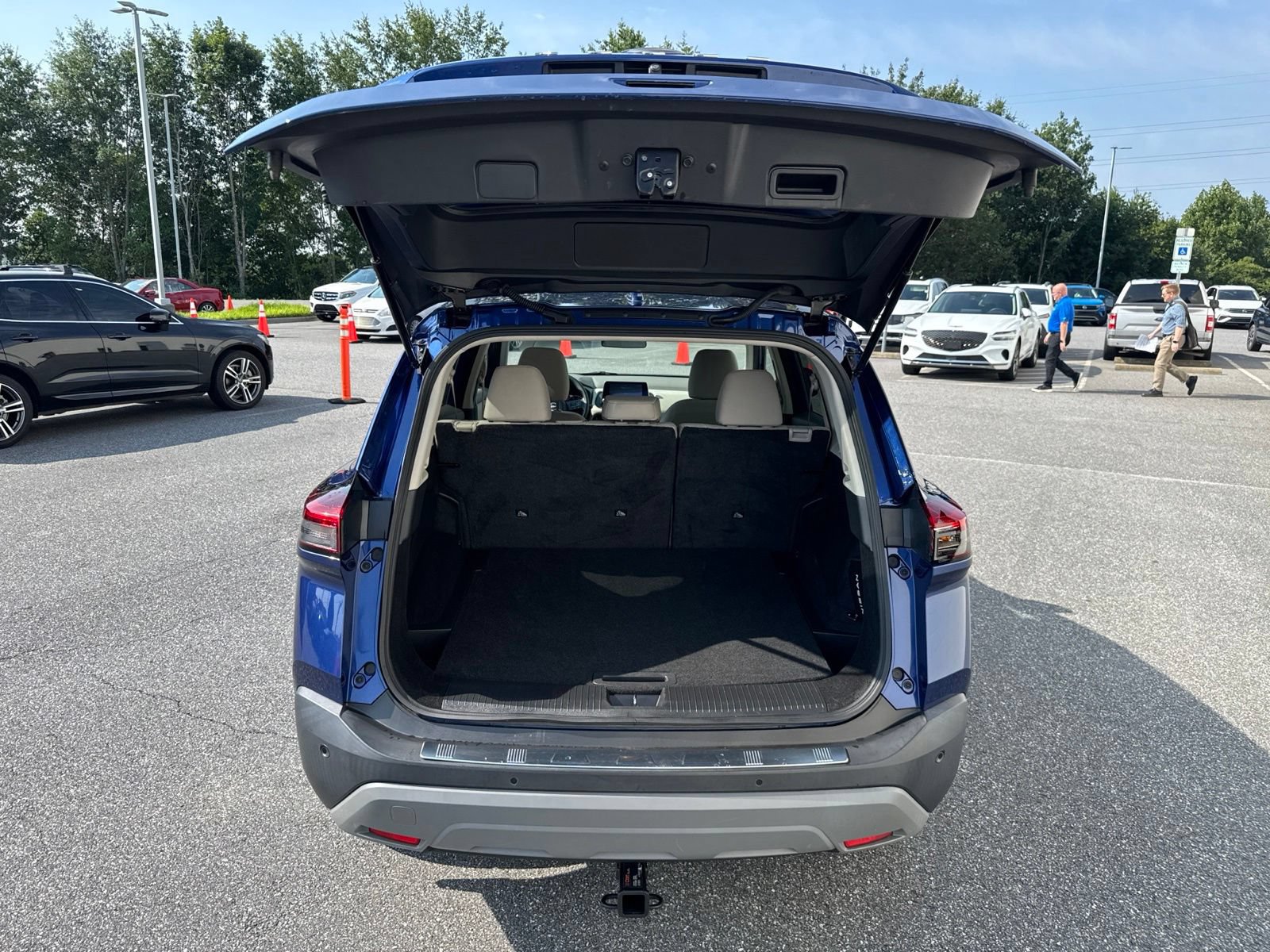 Used 2023 Nissan Rogue SV FWD image 10