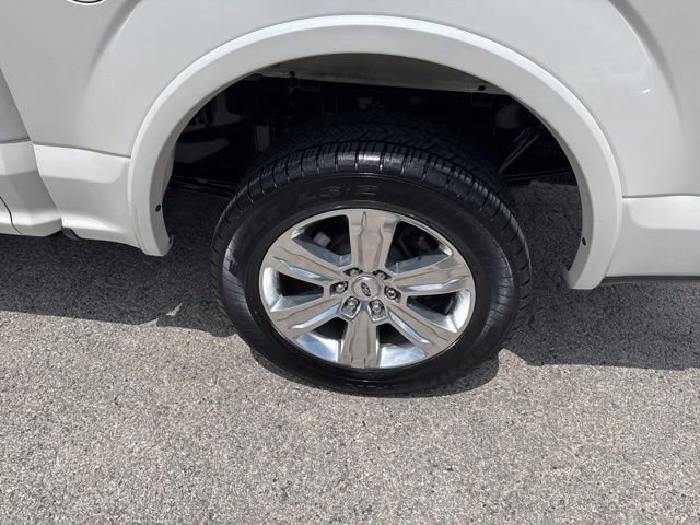 Used 2015 Ford F150 Platinum w/ Equipment Group 701A Luxury AWD/4WD image 31
