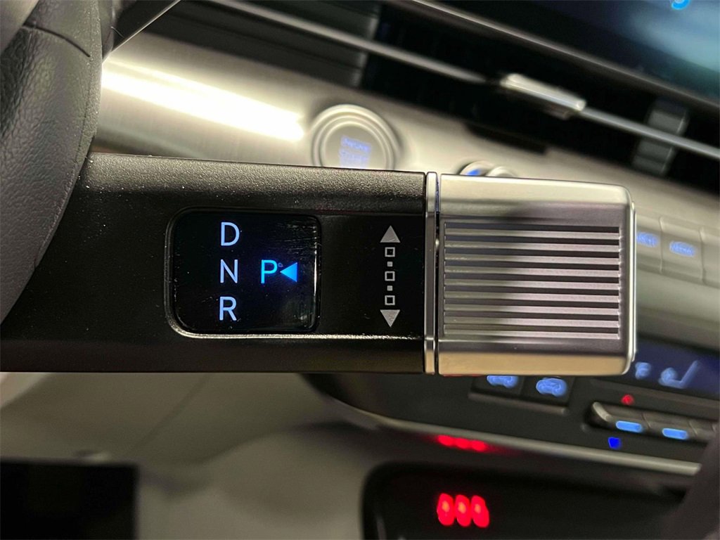 Used 2025 Hyundai Kona Limited image 28