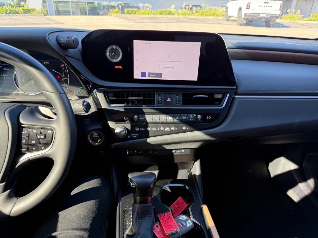 Used 2025 Lexus ES 300h w/ Premium Package FWD image 9