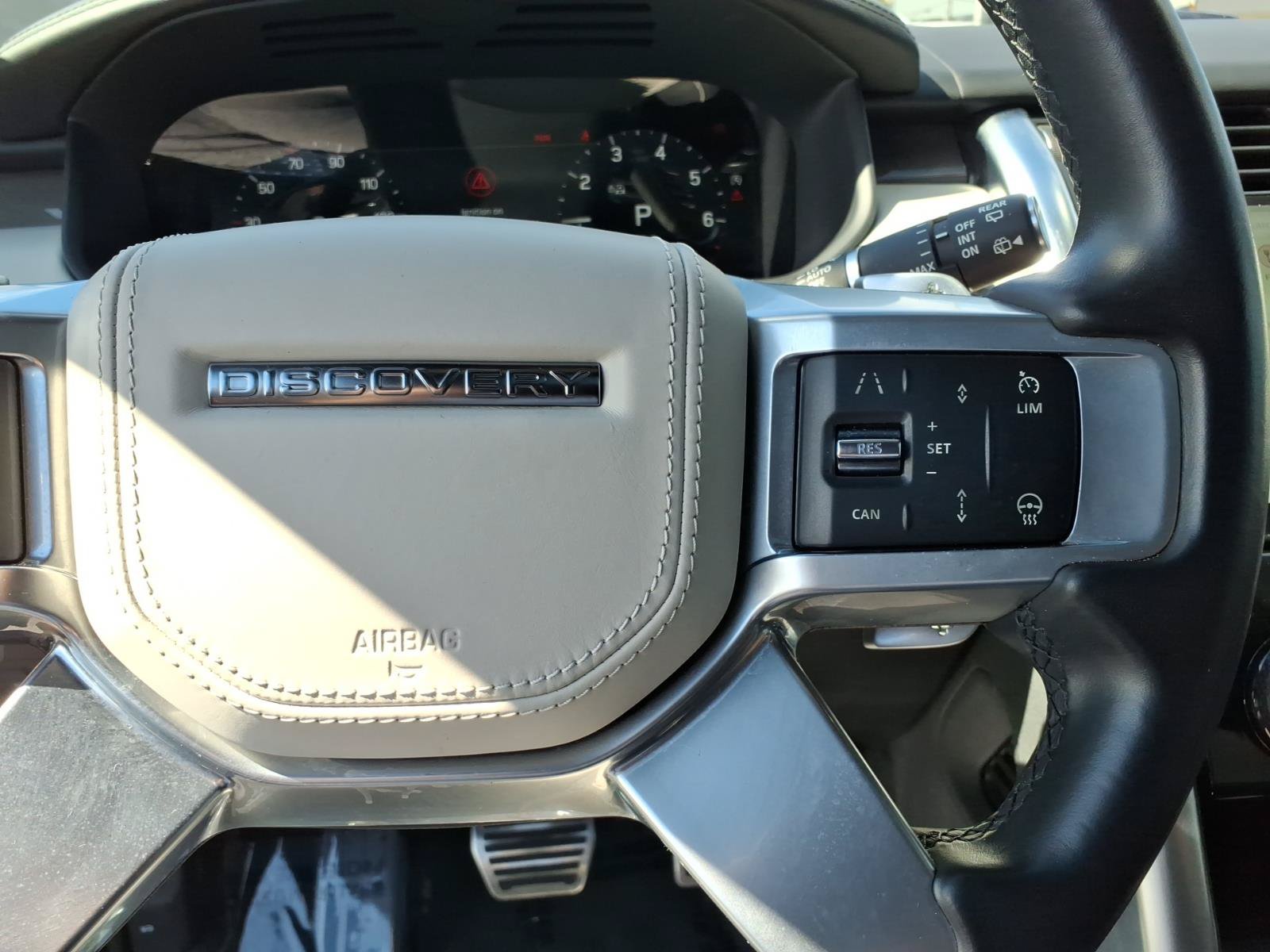 Used 2023 Land Rover Discovery Metropolitan Edition AWD/4WD image 28