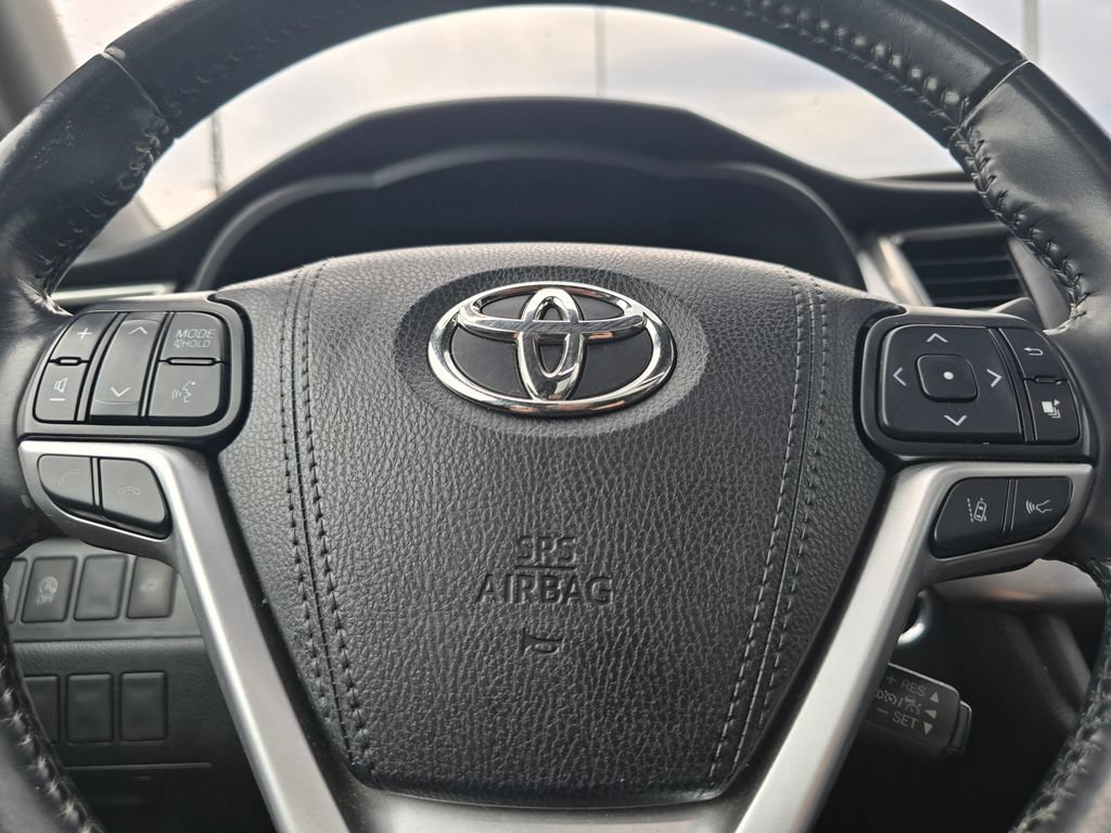 Used 2019 Toyota Highlander XLE FWD image 26