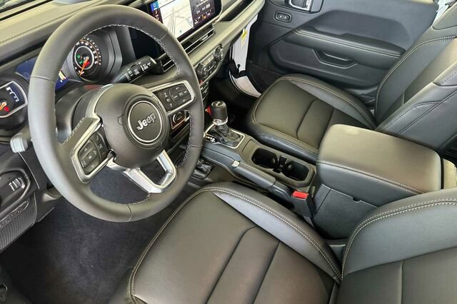 New 2026 Jeep Wrangler Unlimited Sahara AWD/4WD image 7