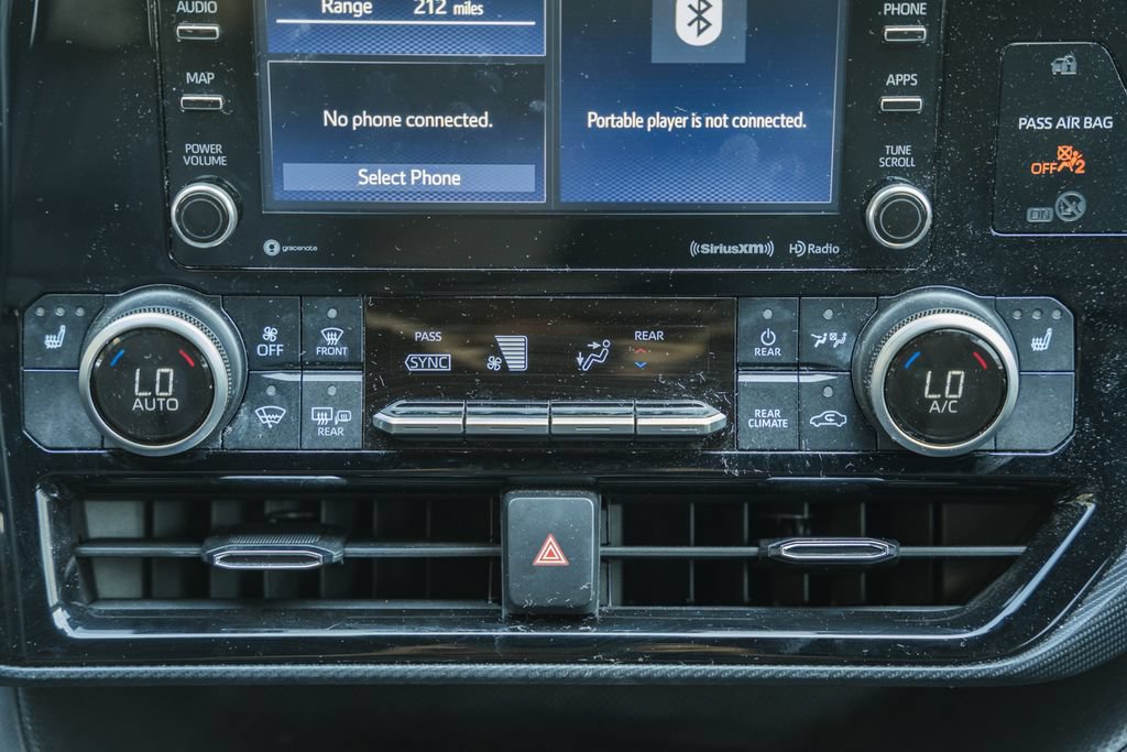 Used 2021 Toyota Highlander XSE AWD/4WD image 23