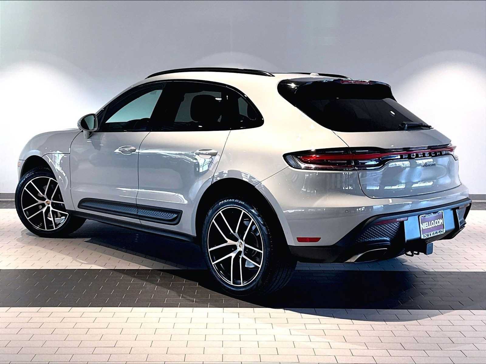 Used 2026 Porsche Macan AWD/4WD image 3