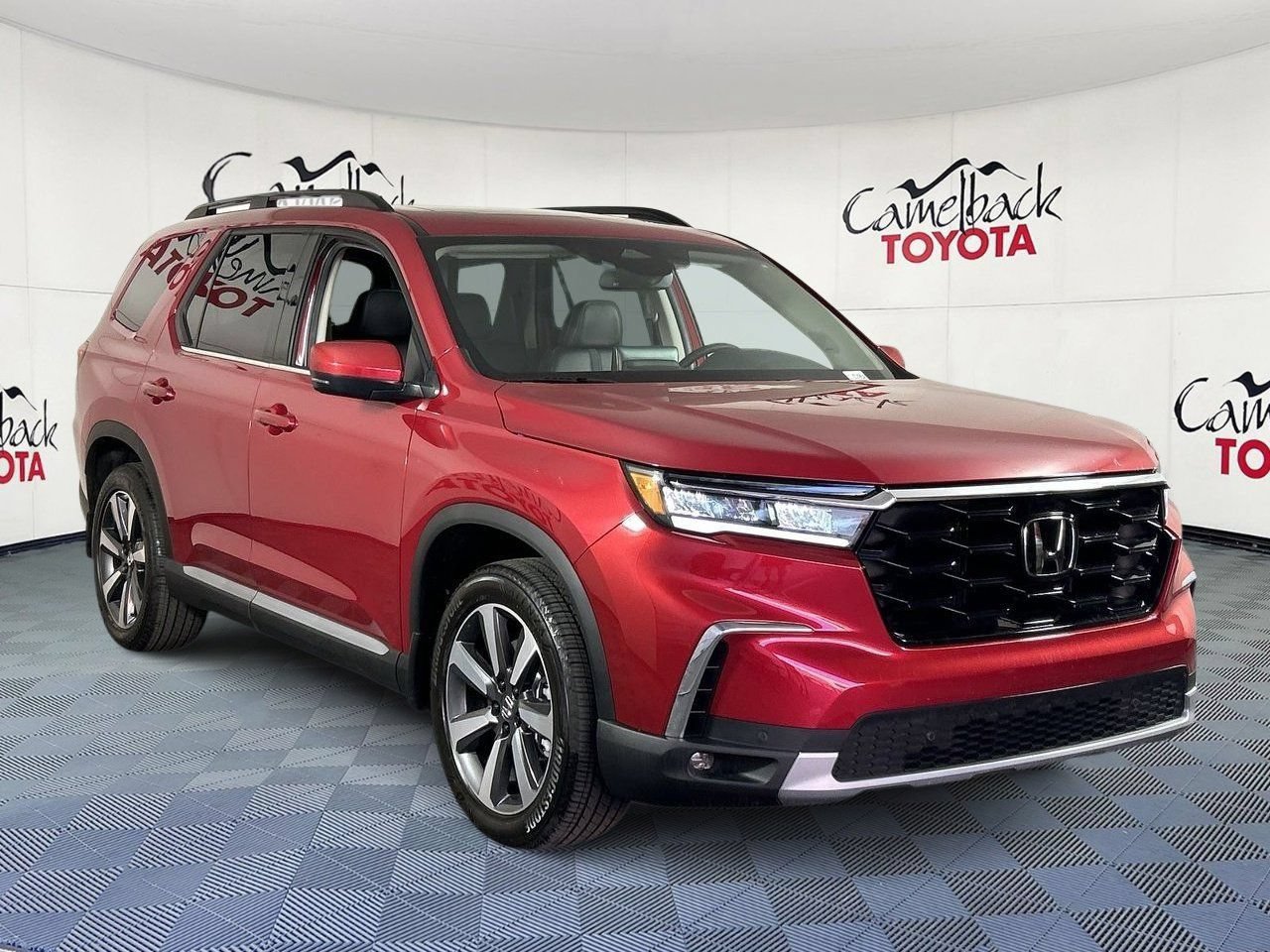 Used 2024 Honda Pilot Touring image 2