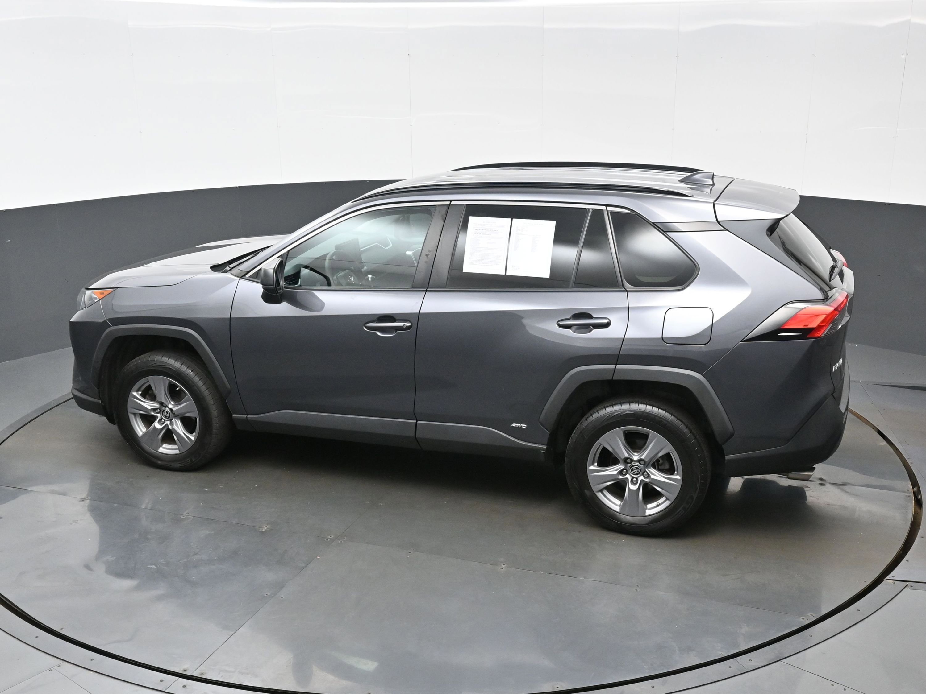 Used 2022 Toyota RAV4 LE AWD/4WD image 35