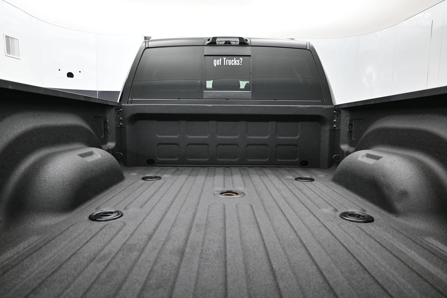 Used 2024 RAM 3500 Laramie w/ Towing Technology Group AWD/4WD image 7