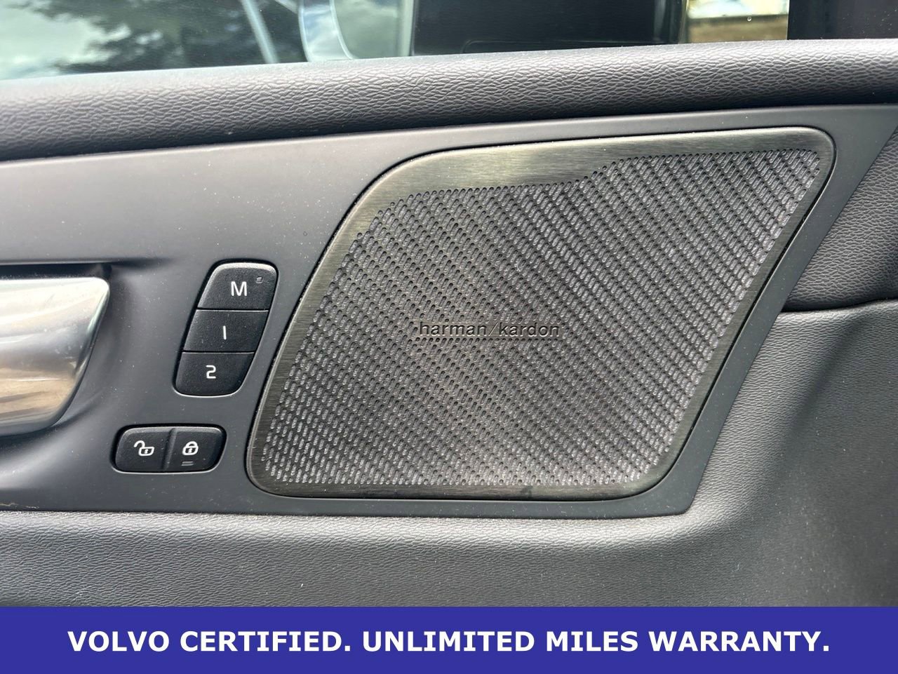 Certified 2023 Volvo XC60 B5 Plus AWD/4WD image 15