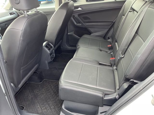Used 2020 Volkswagen Tiguan SEL AWD/4WD image 32