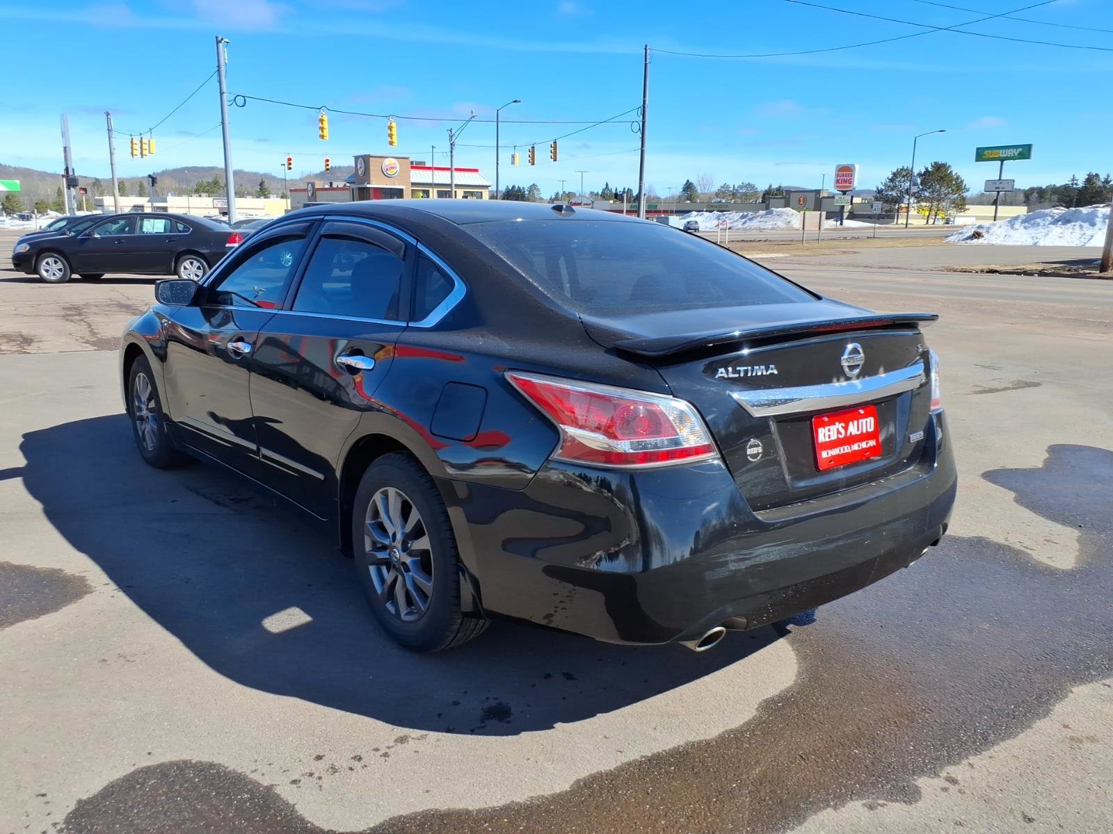 Used 2015 Nissan Altima 2.5 S w/ Special Edition Package image 3