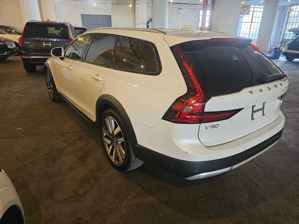 Certified 2025 Volvo V90 B6 Cross Country Plus AWD/4WD image 2