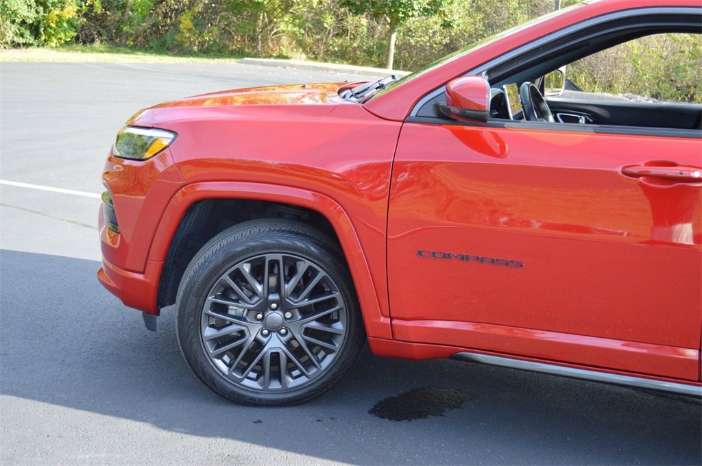 Used 2022 Jeep Compass Limited w/ (RED) Package image 9