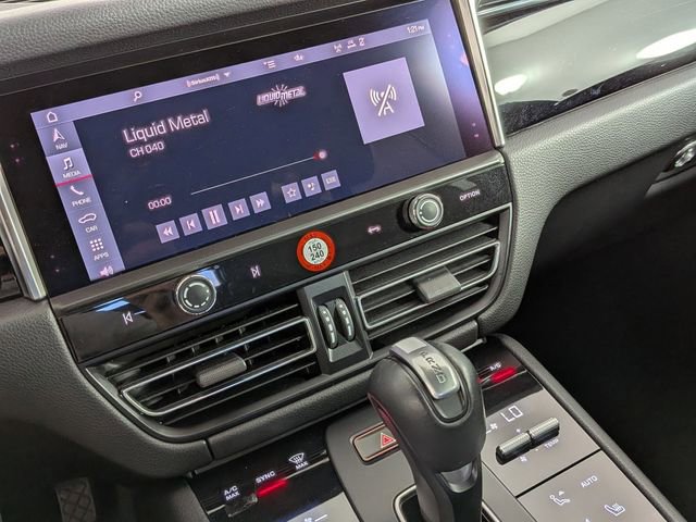 Used 2023 Porsche Macan Turbo image 22