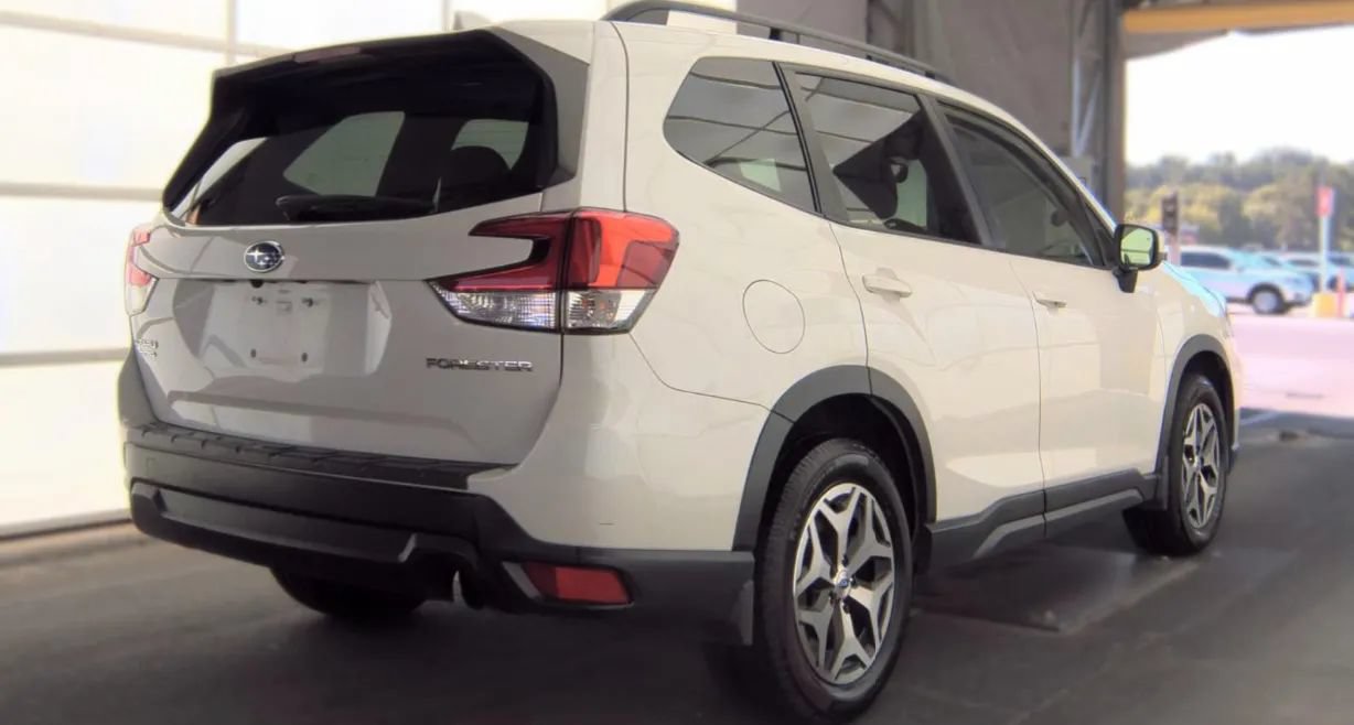Used 2020 Subaru Forester Premium w/ Popular Package #1 AWD/4WD image 3