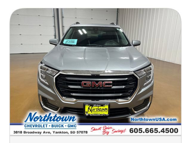 Used 2024 GMC Terrain SLE w/ Driver Convenience Package image 9