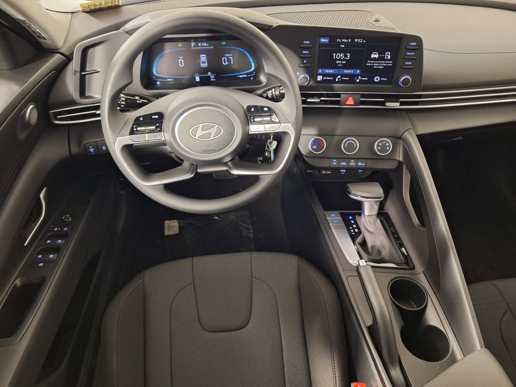 Used 2026 Hyundai Elantra SE FWD image 11