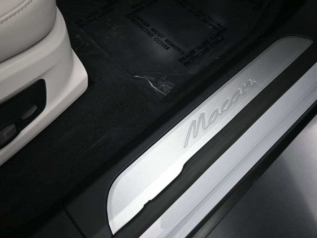 Certified 2025 Porsche Macan Electric image 30