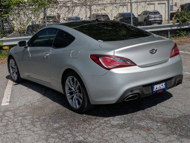 Used 2013 Hyundai Genesis 3.8 RWD image 7