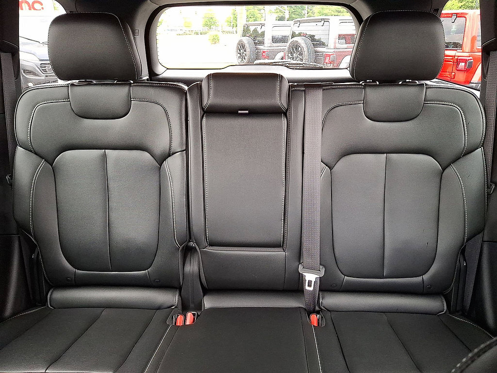 Used 2024 Jeep Grand Cherokee Limited AWD/4WD image 13