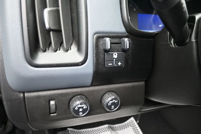 Used 2021 Chevrolet Colorado Z71 w/ Z71 Midnight Edition AWD/4WD image 13