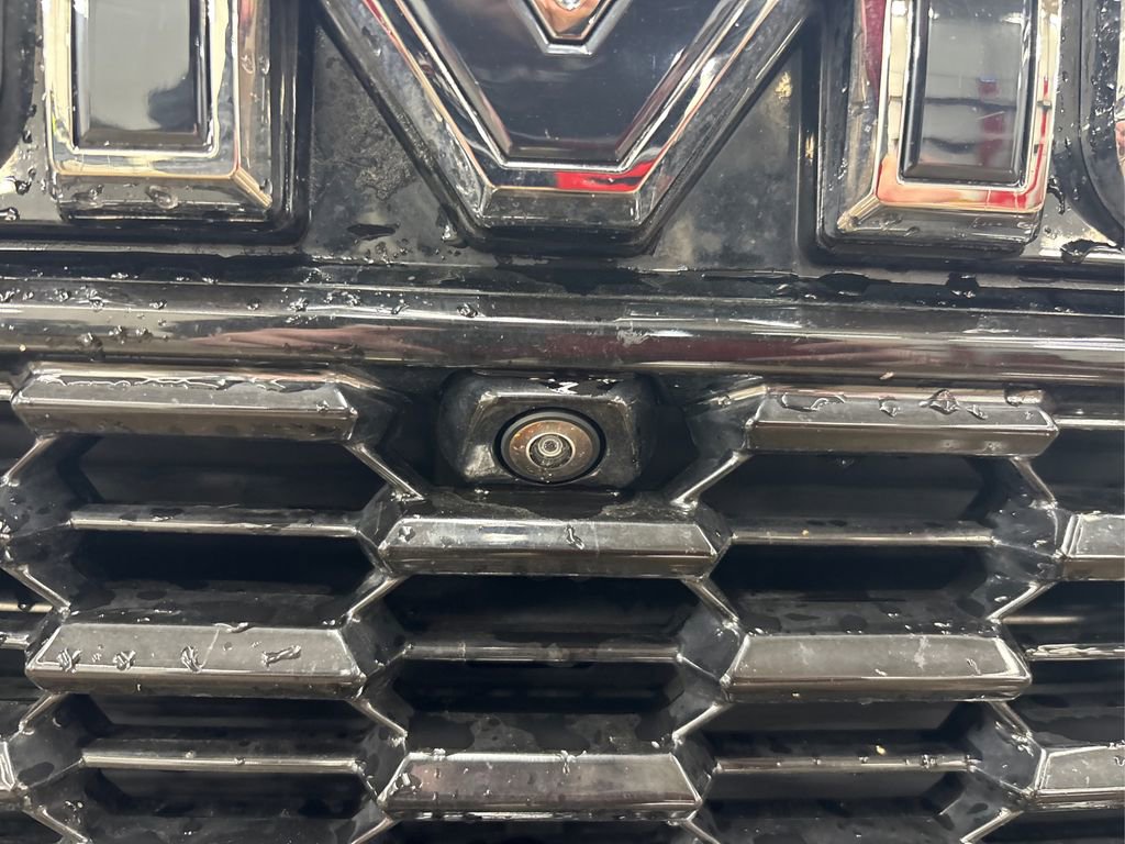 Used 2023 GMC Yukon Denali Ultimate image 17