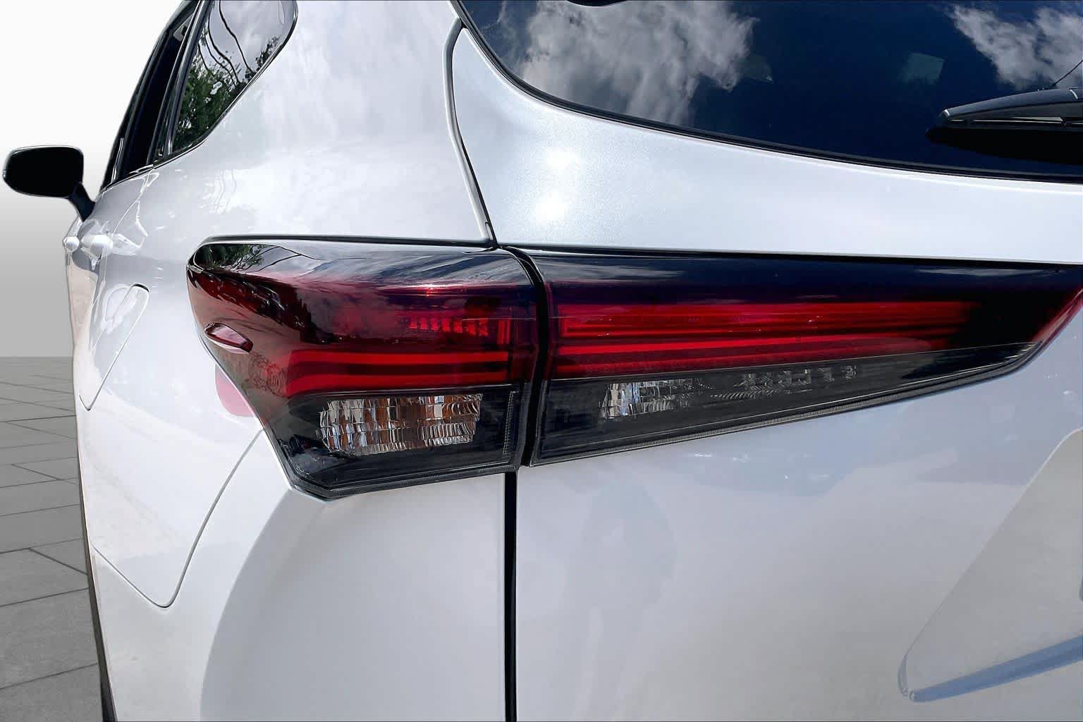 Used 2025 Toyota Highlander Platinum AWD/4WD image 28