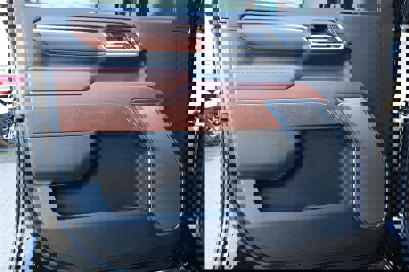 Used 2025 GMC Sierra 3500 Denali Ultimate image 13