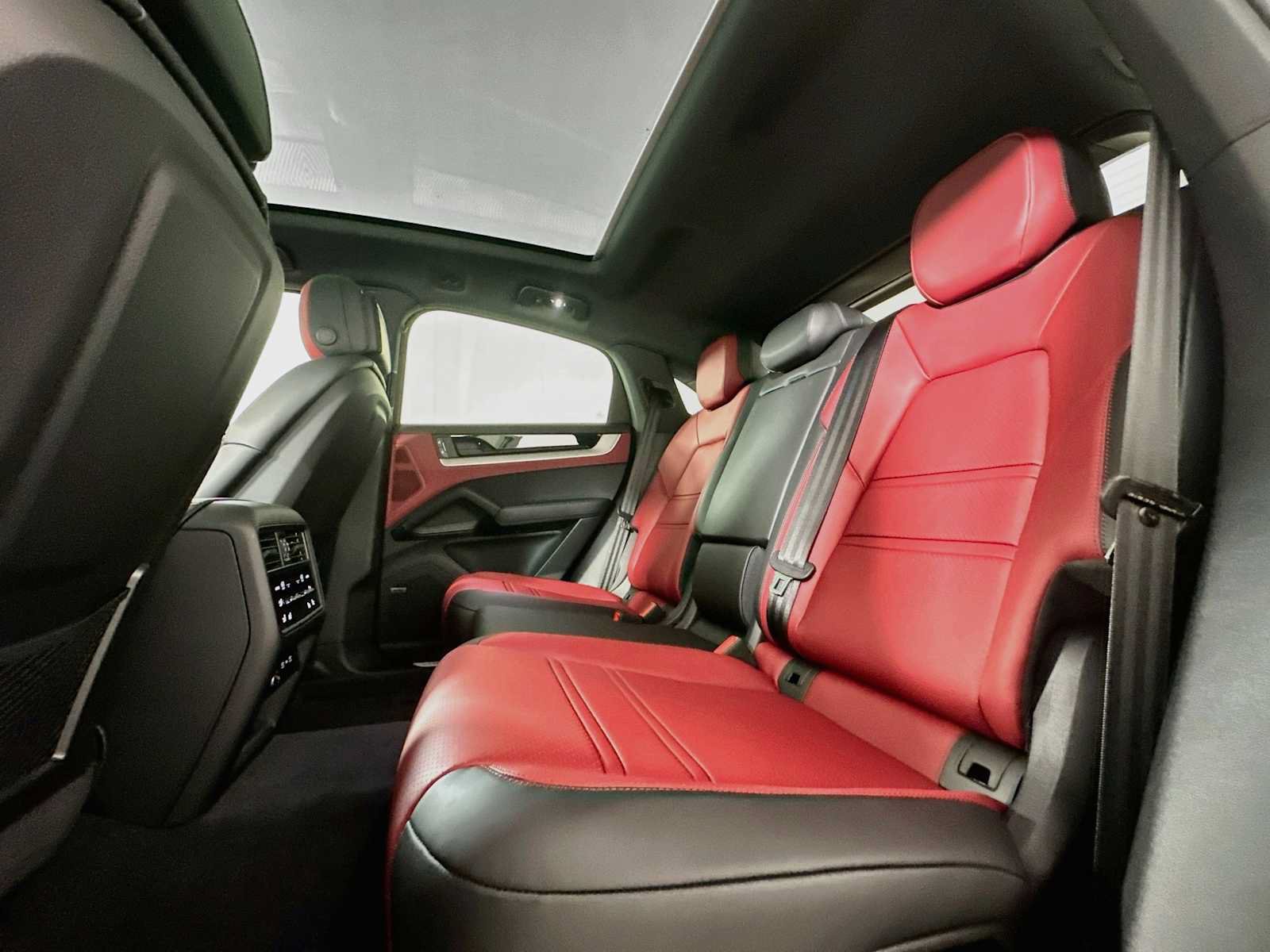 New 2026 Porsche Cayenne Coupe AWD/4WD image 23