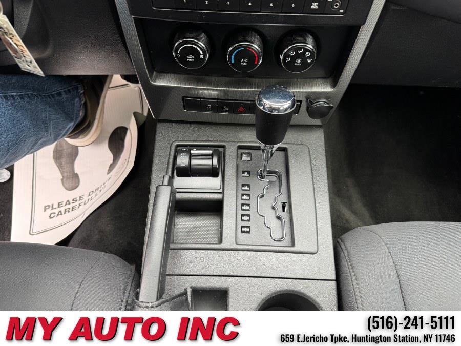 Used 2011 Jeep Liberty Sport image 17