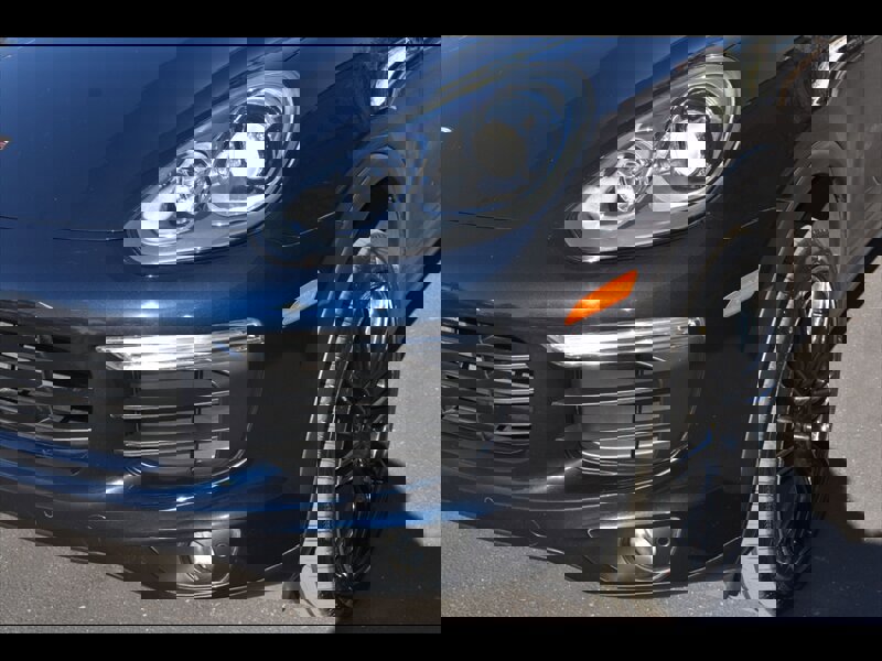 Used 2017 Porsche Cayenne S w/ Premium Package image 47