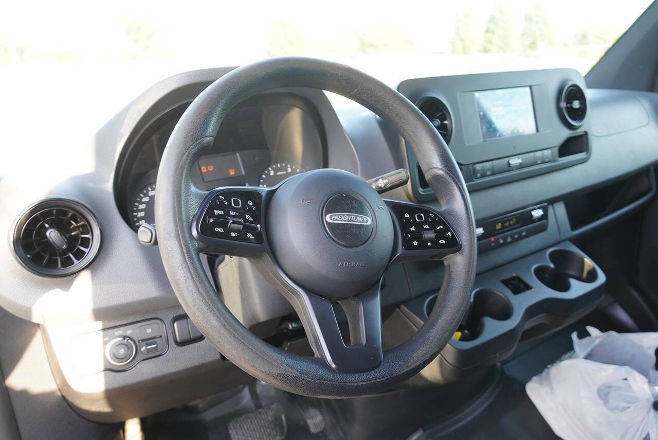Used 2020 Freightliner Sprinter 2500 RWD image 12