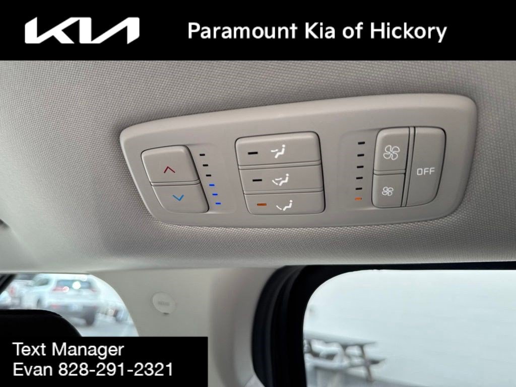 Used 2024 Kia Carnival LX FWD image 18