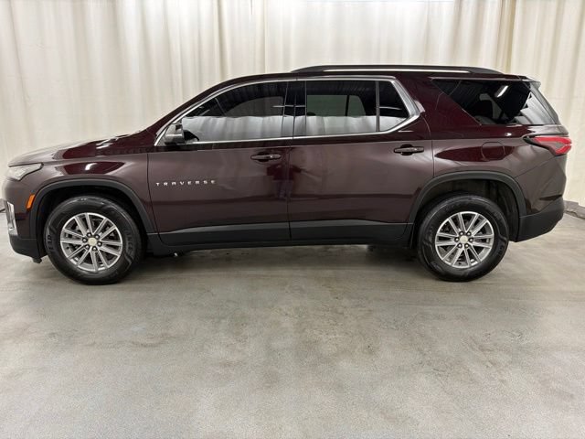 Used 2023 Chevrolet Traverse LT w/ Rear Camera Mirror Package AWD/4WD image 3