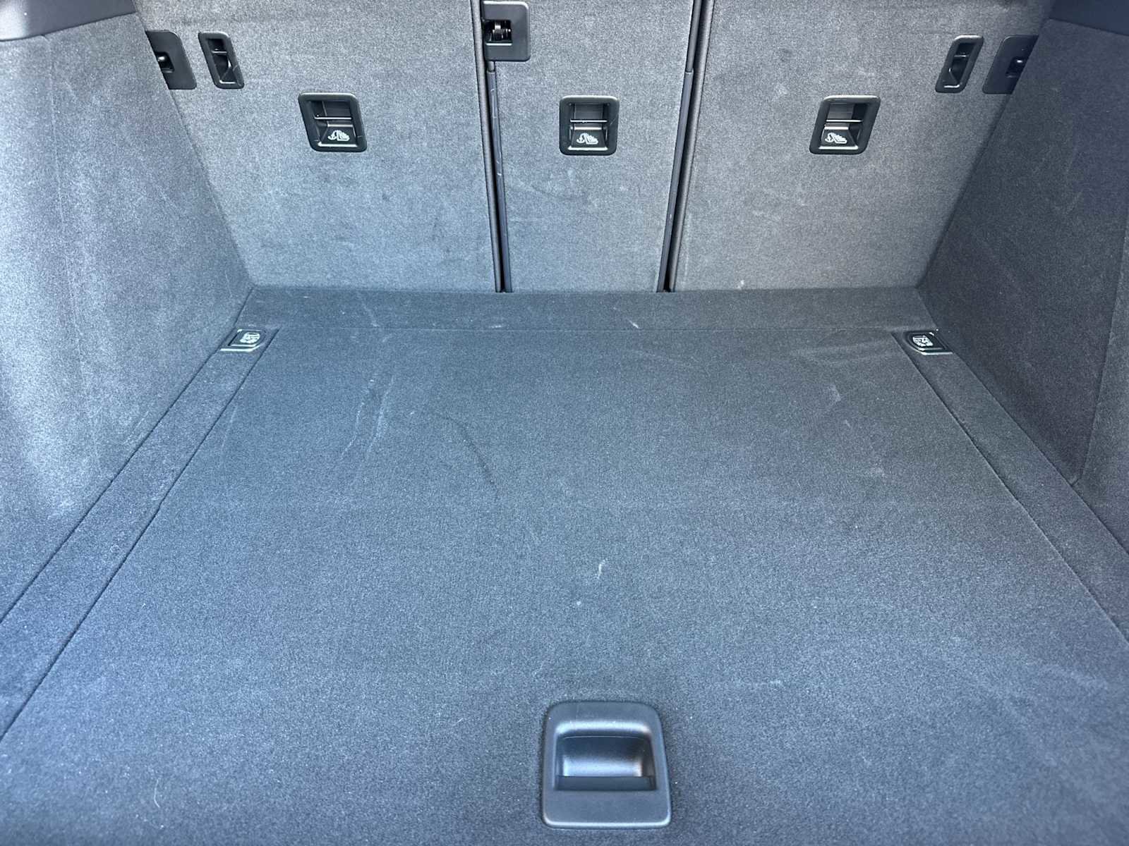 Certified 2025 Porsche Macan image 16