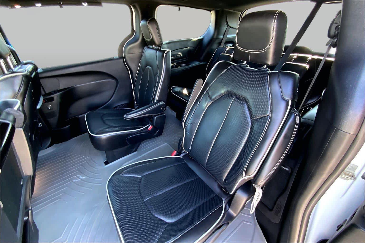 Used 2022 Chrysler Pacifica Limited w/ Uconnect Theater Family Group AWD/4WD image 19