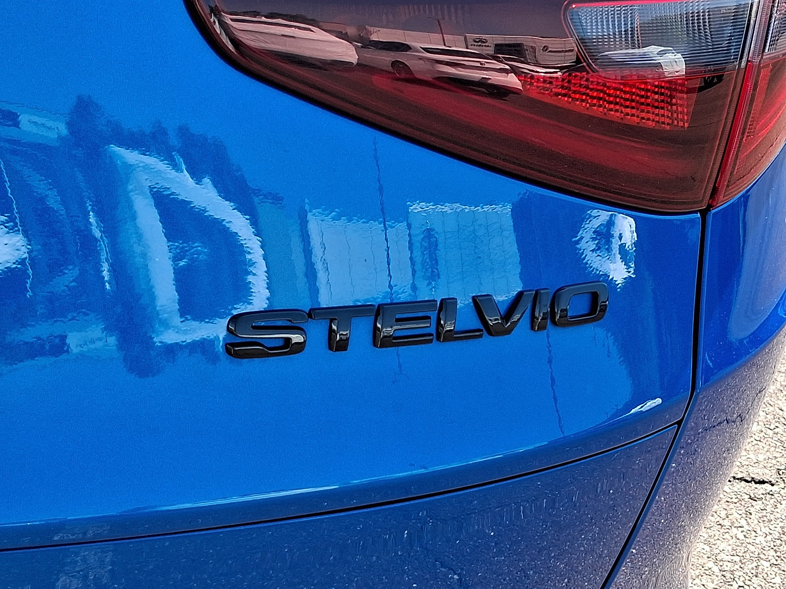 Used 2023 Alfa Romeo Stelvio Estrema AWD/4WD image 34