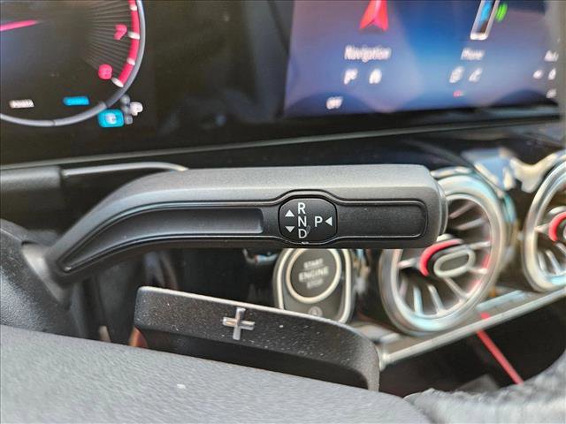 Used 2025 Mercedes-Benz GLA 250 image 12