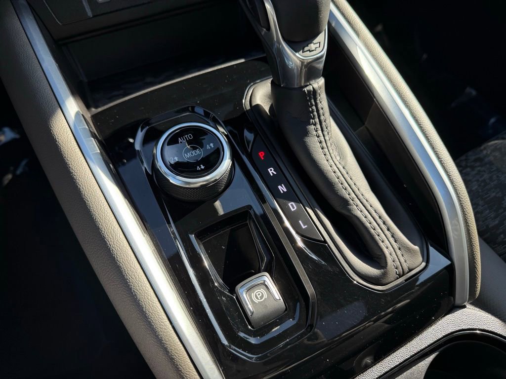 Used 2024 Chevrolet Colorado ZR2 w/ Technology Package image 24
