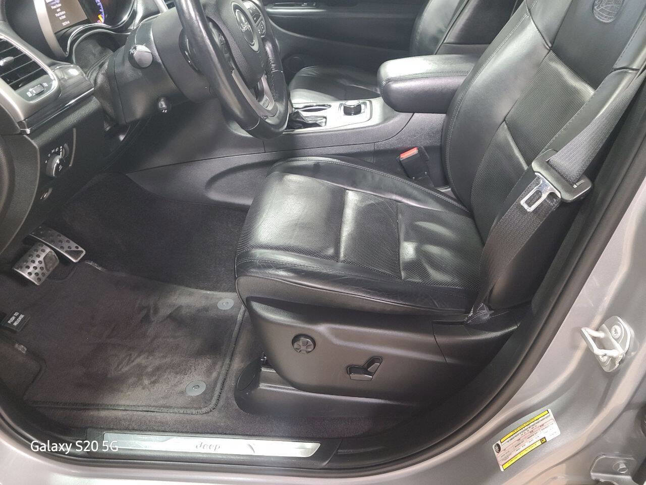 Used 2018 Jeep Grand Cherokee Overland image 25