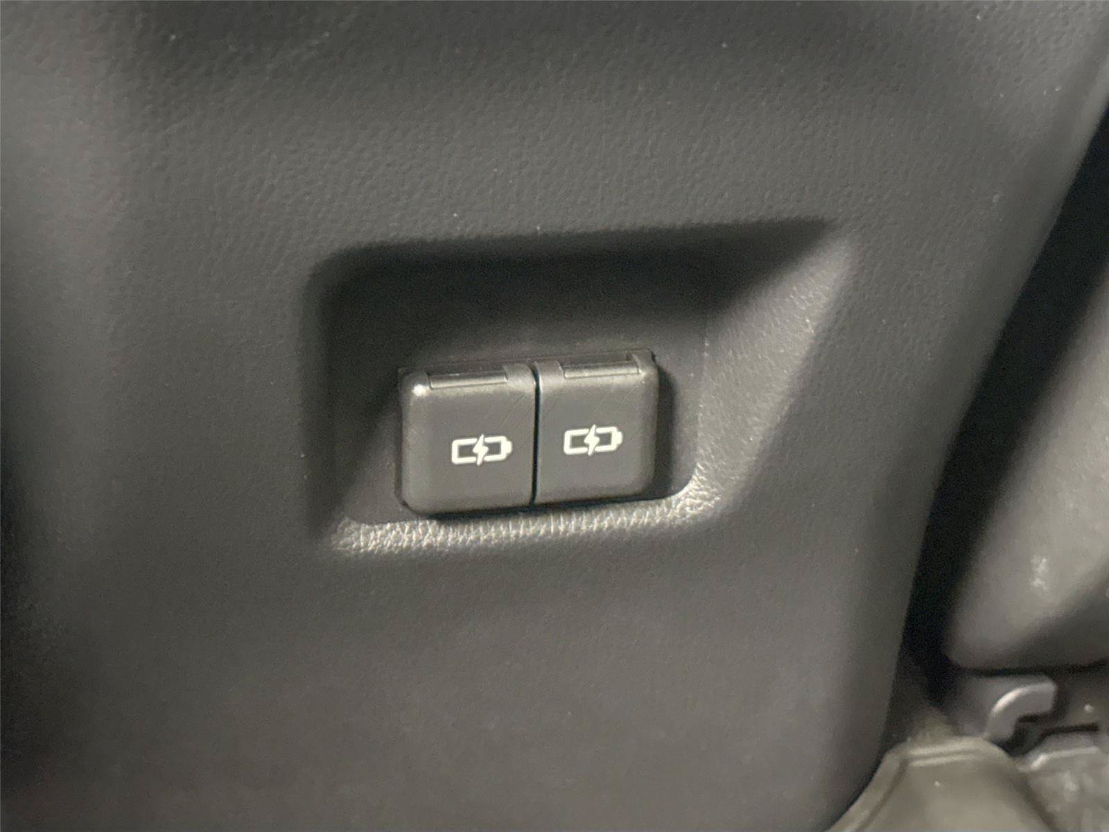 Used 2024 Toyota RAV4 XLE Premium FWD image 37