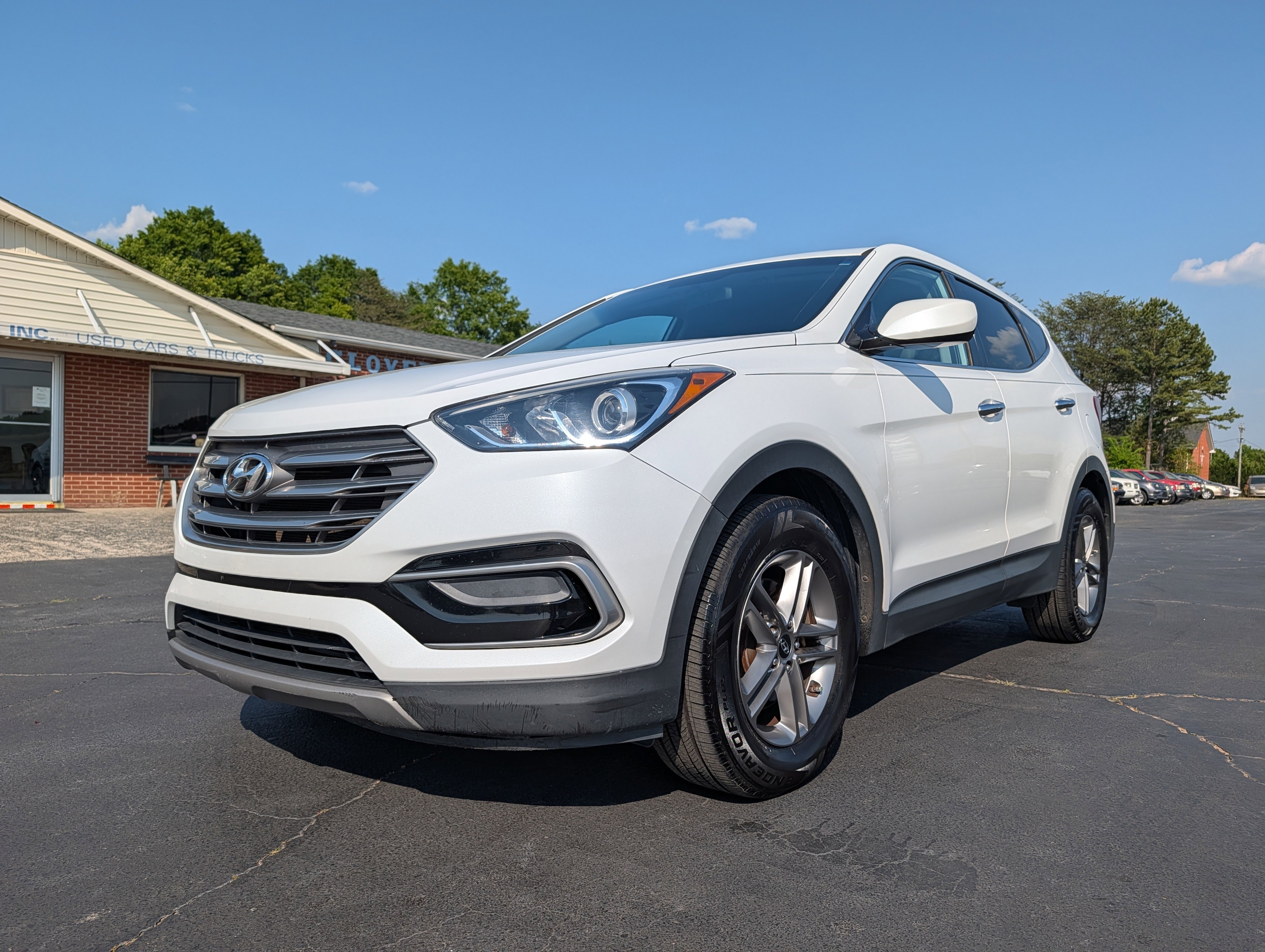 Used 2017 Hyundai Santa Fe Sport FWD image 2
