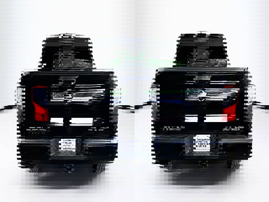 Used 2024 Nissan Titan SV w/ SV Convenience Package image 5