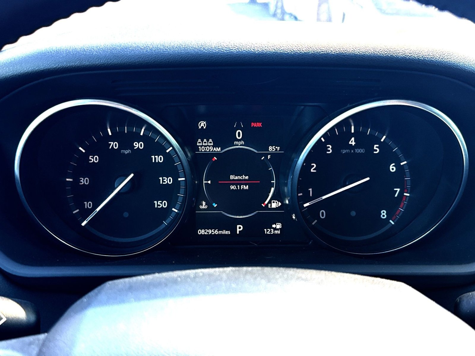 Used 2020 Land Rover Discovery SE AWD/4WD image 17