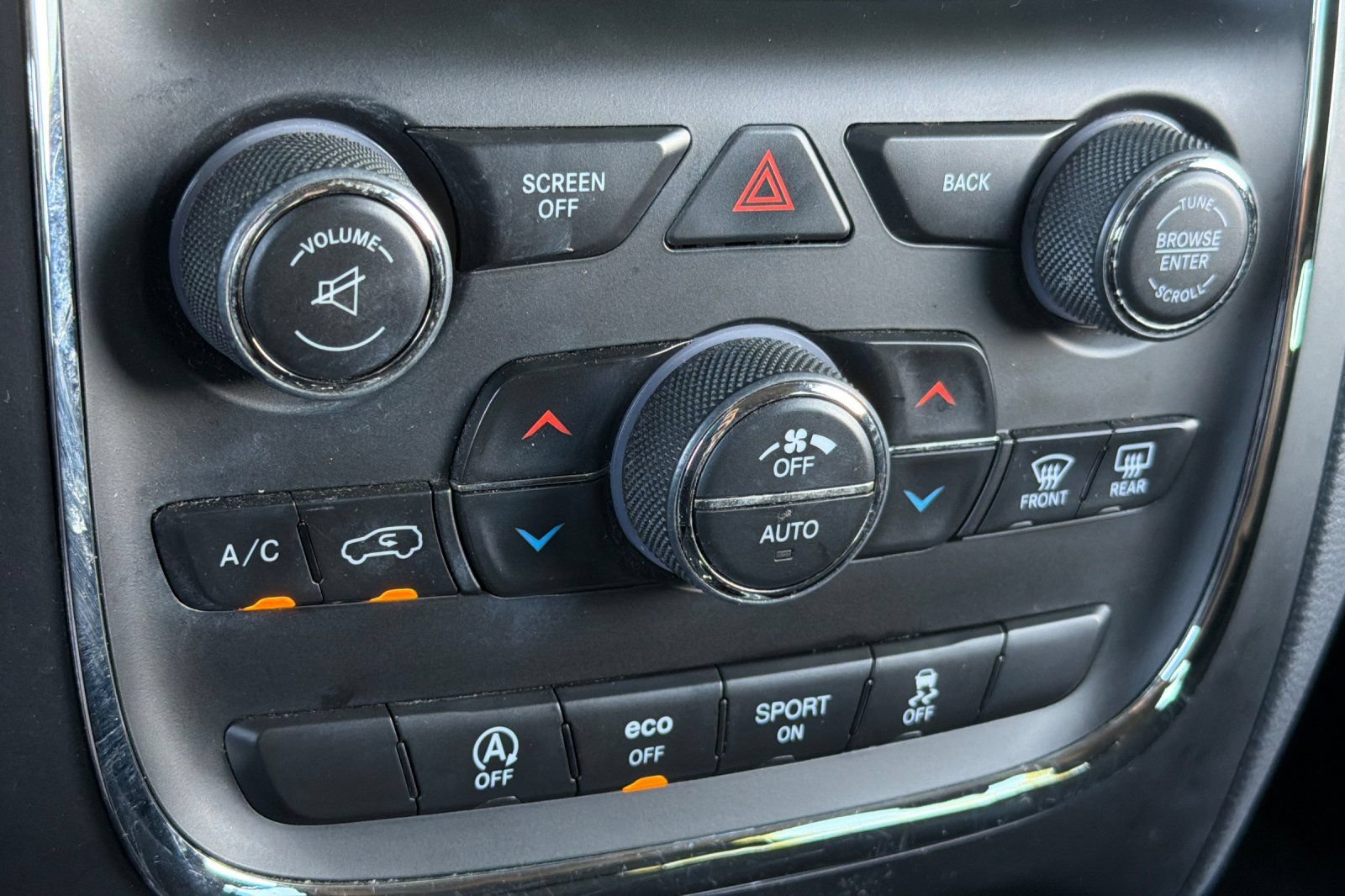 Used 2017 Dodge Durango SXT w/ 3rd Row Seating Group AWD/4WD image 19